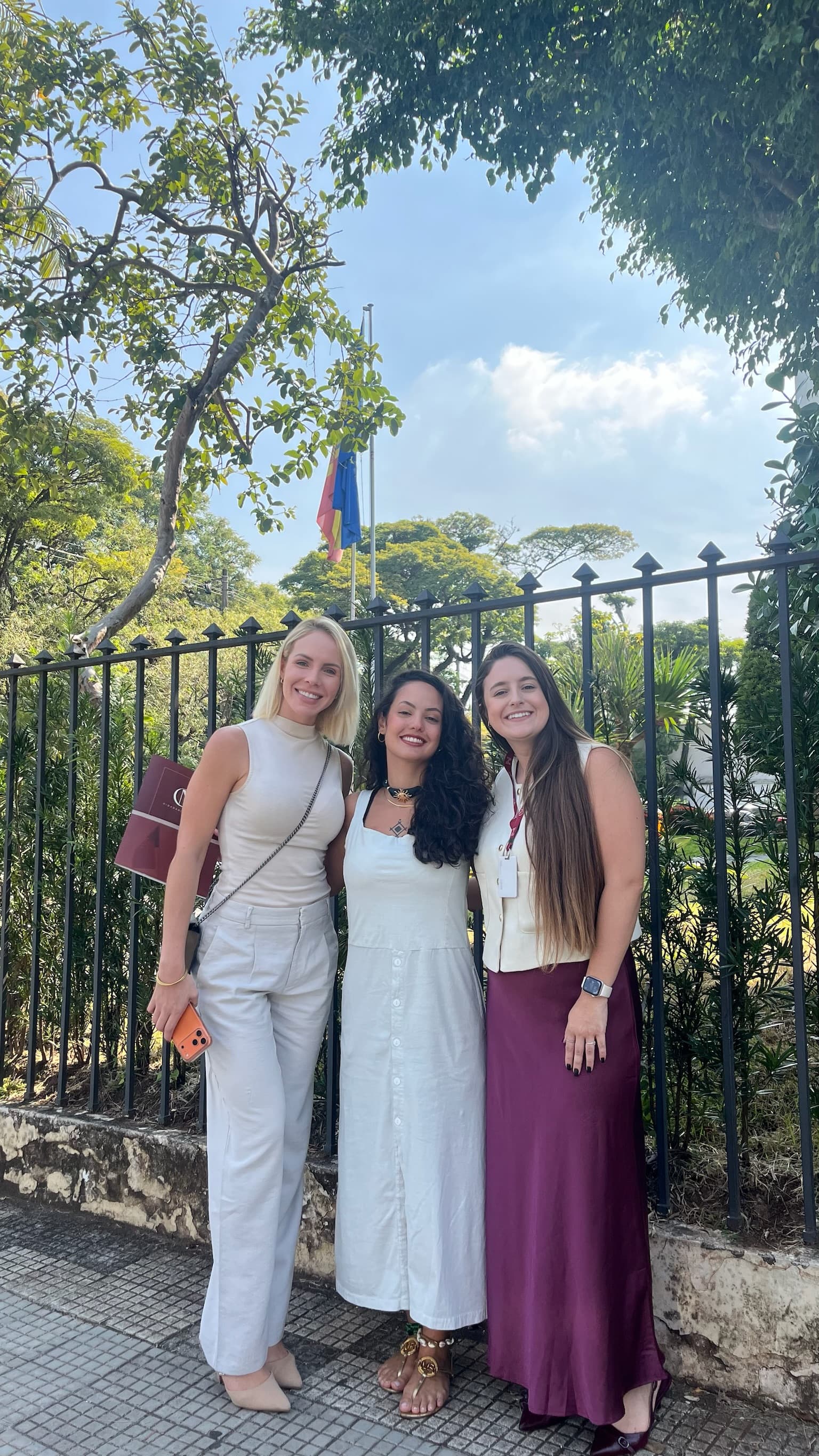 Cliente e equipe comemorando
